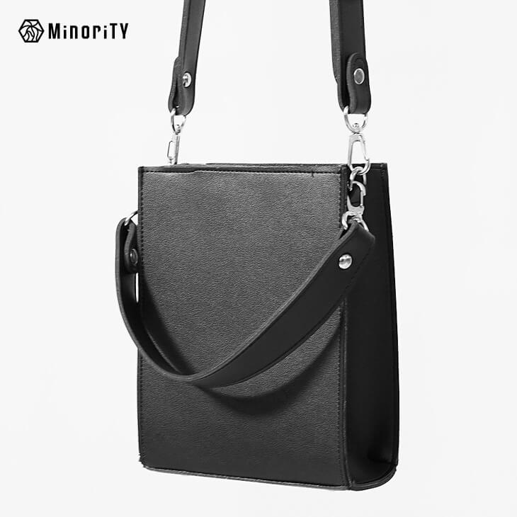 PUスクエアショルダーバッグ