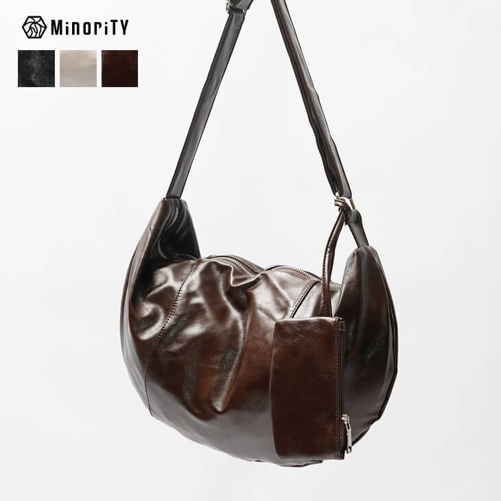 グロッシーフェイクレザーハーフムーンショルダー