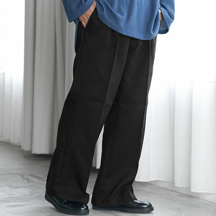 同系色コーデで上下の境目を曖昧に