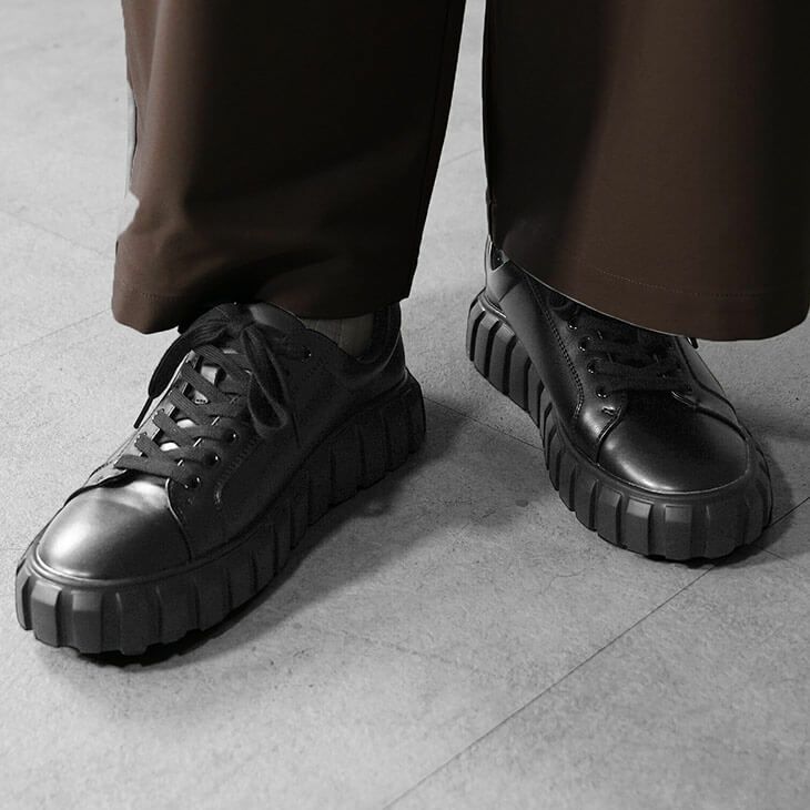 ローテクスニーカーを選ぶ