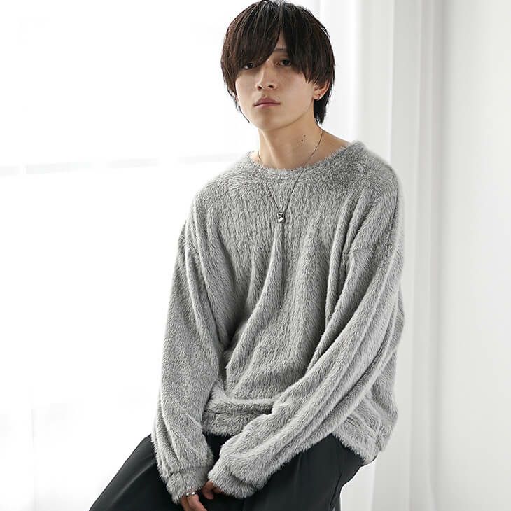 グレーニットを主役にした優しい印象のカジュアルコーデ