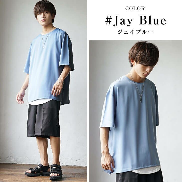 ジェイブルーTシャツと黒ハーフパンツを合わせた夏のカジュアルスタイル