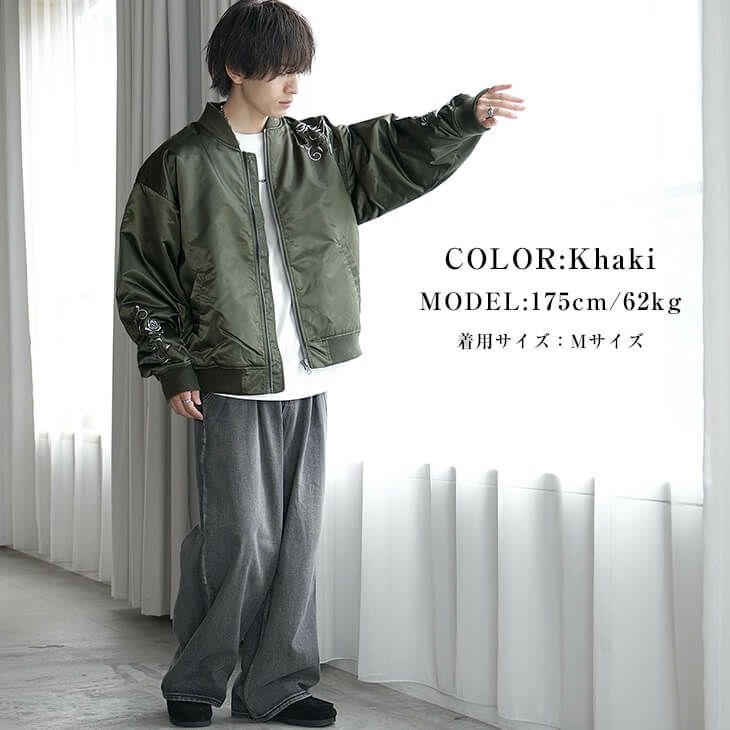 カーキのMA-1ジャケットを主役にしたミリタリーストリートコーデ