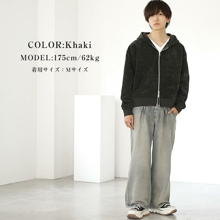 カーキパーカーを主役にした大人のカジュアルコーデ