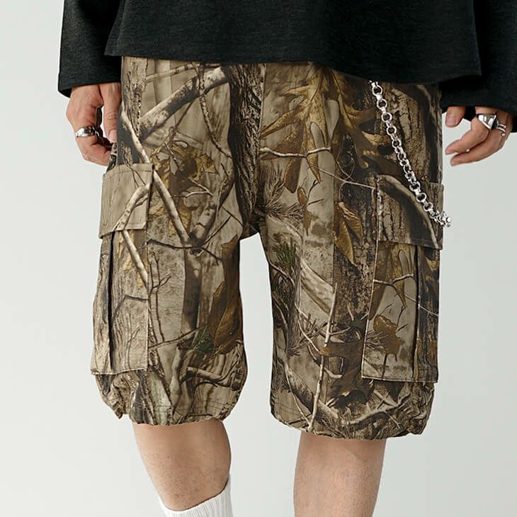 カーゴショーツ：実用的なアウトドアスタイル