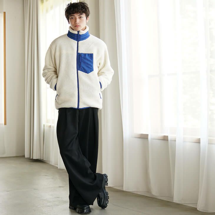 ホワイトのボアフリースを使った冬のカジュアルコーデ