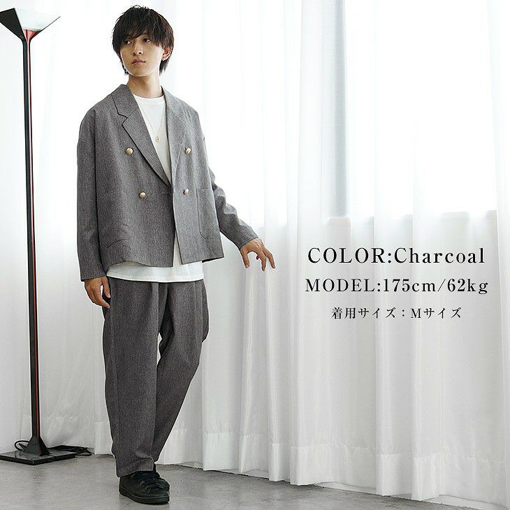 チャコールグレーのセットアップでまとめたモードスタイル