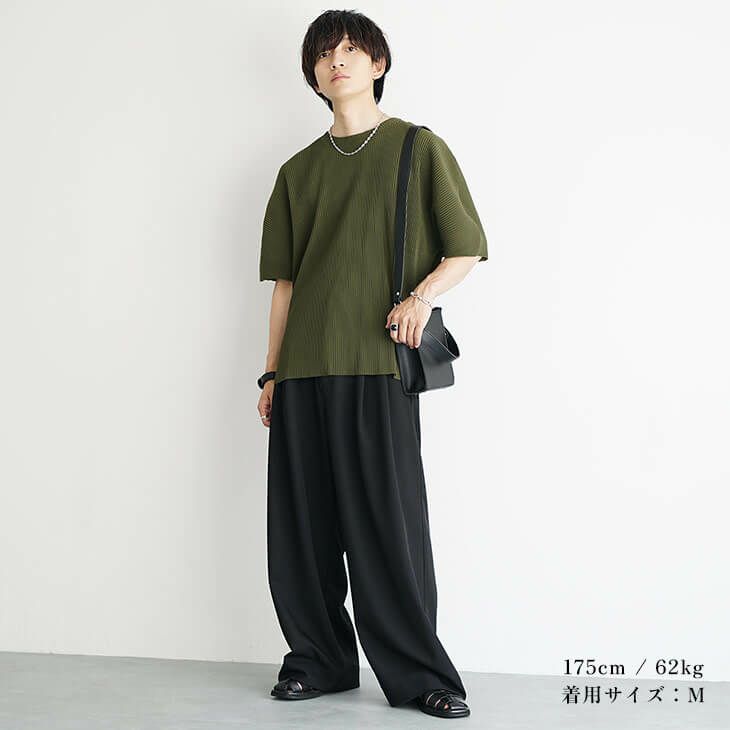 カラーパレット｜無彩色＋差し色１つで大人見え"