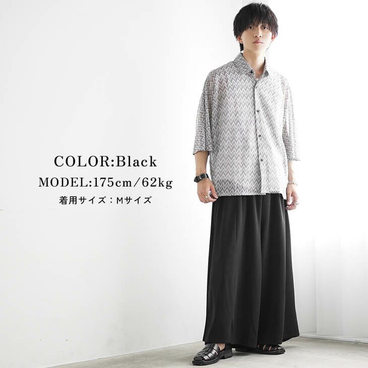 ジグザグ柄シャツとブラックパンツのモードコーデ