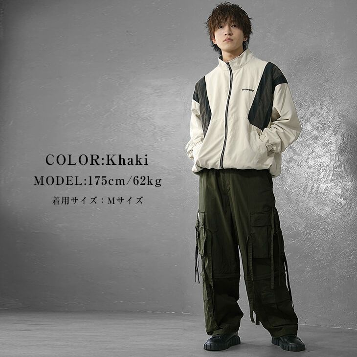 切り替えジャケットとカーゴパンツのスポーツミリタリーフェスコーデ