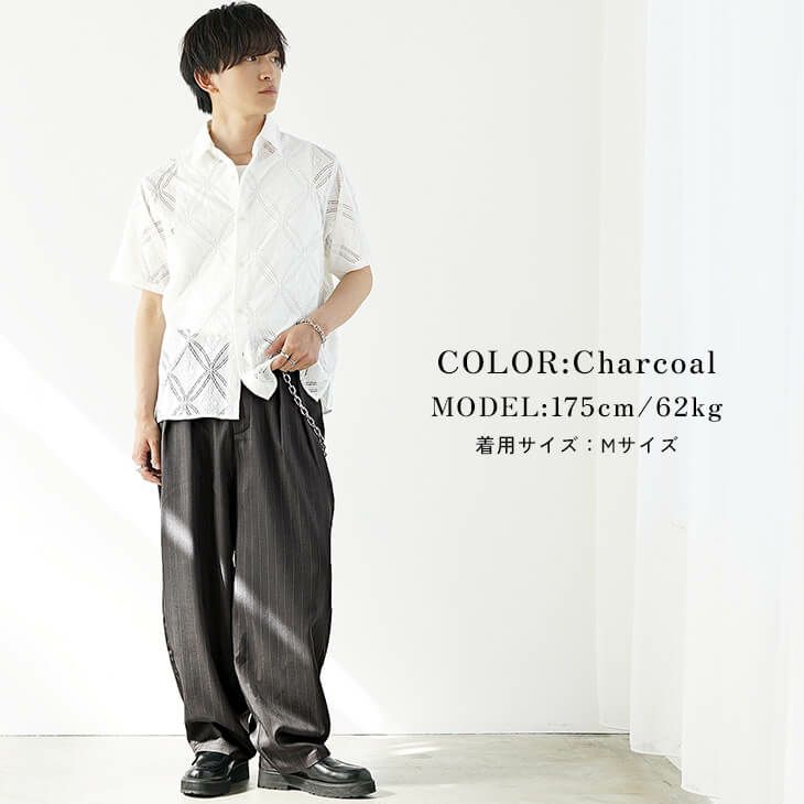 柄シャツとワイドパンツのモダンコーデにローファーをON