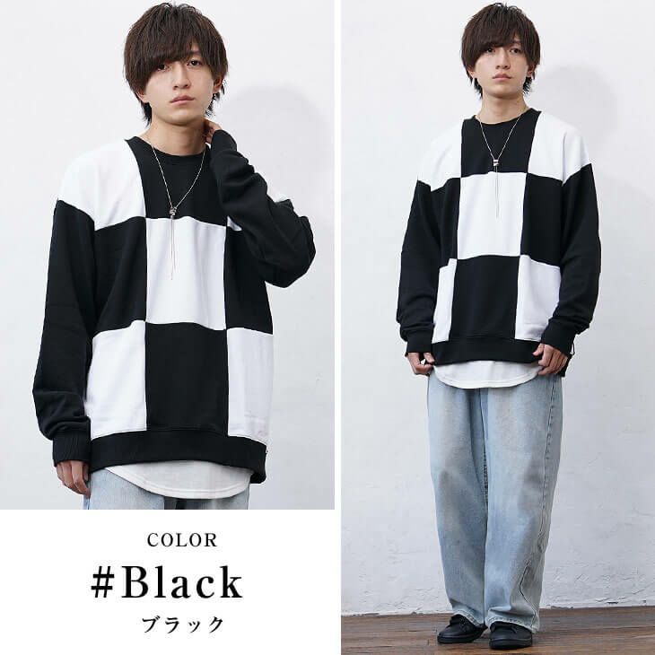 白黒ブロック柄スウェットとブルーデニムのストリートコーデ