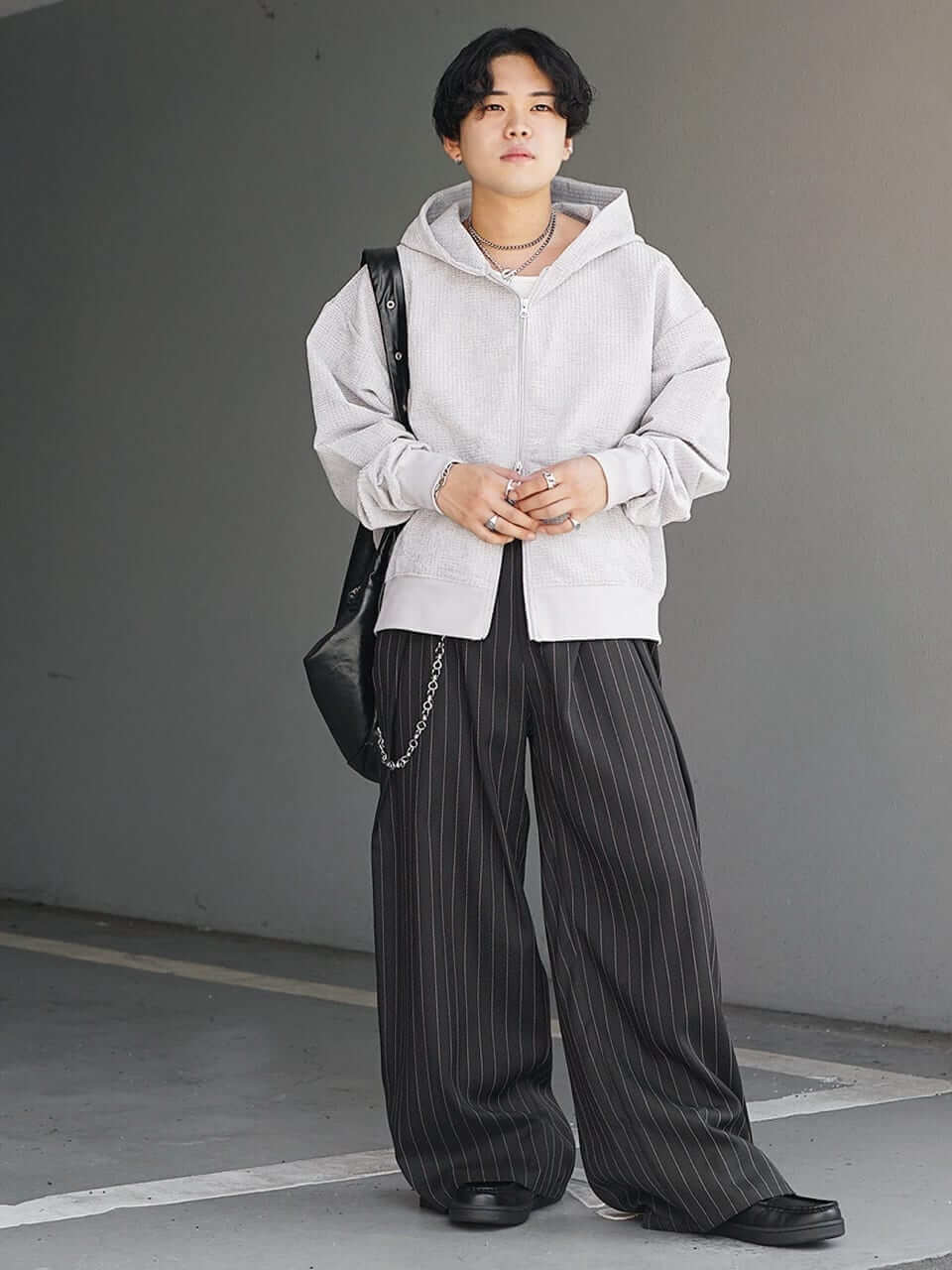 ウォレットチェーンはダサい？」はもう古い！今こそ知りたい“映える”メンズコーデ術と着け方ガイド