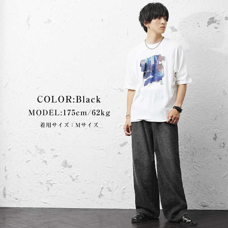 白×ブラックで引き締めるスタイル