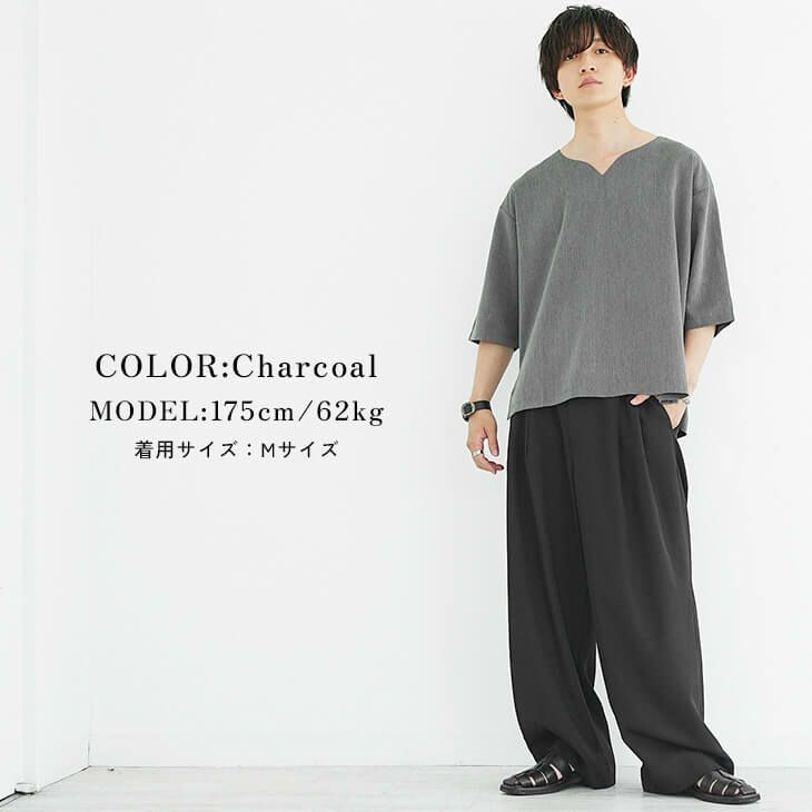 チャコールミニマルサマーコーデ