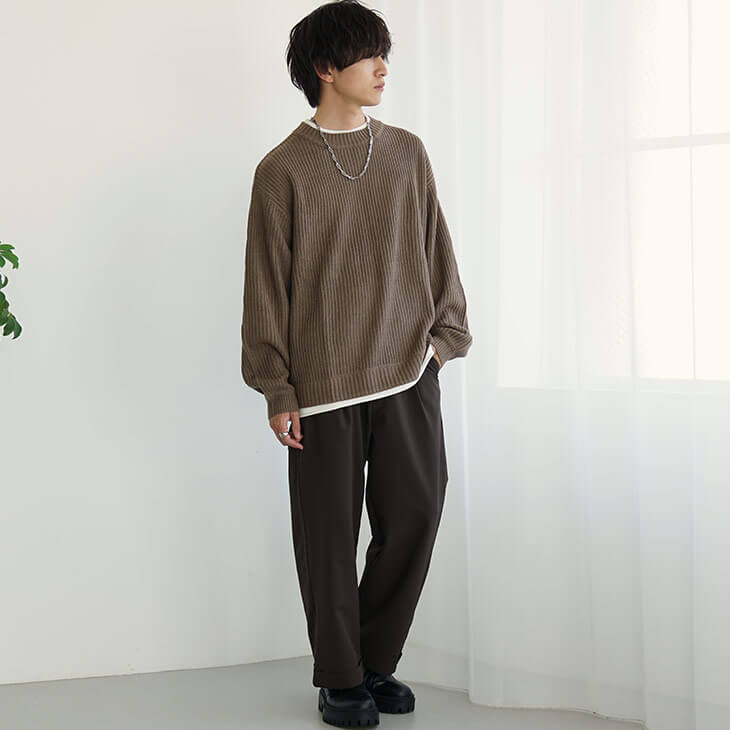 裏起毛パンツメンズコーデ