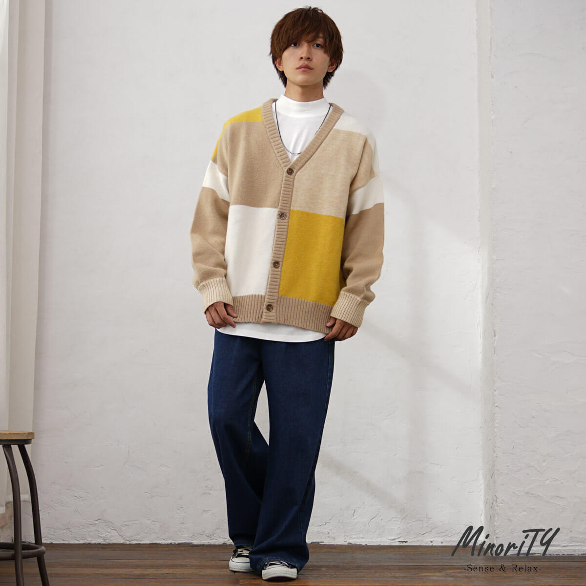 デニムパンツのメンズコーデ