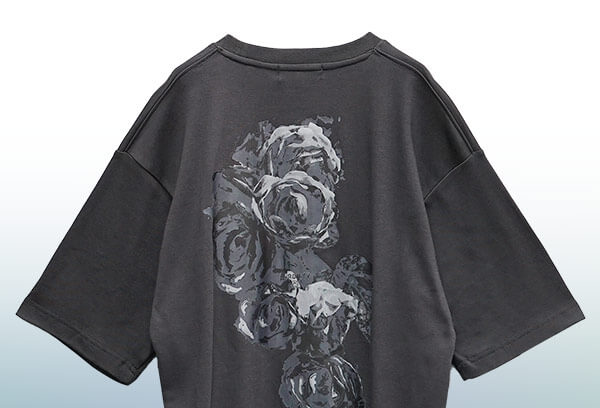 花柄プリントTシャツ