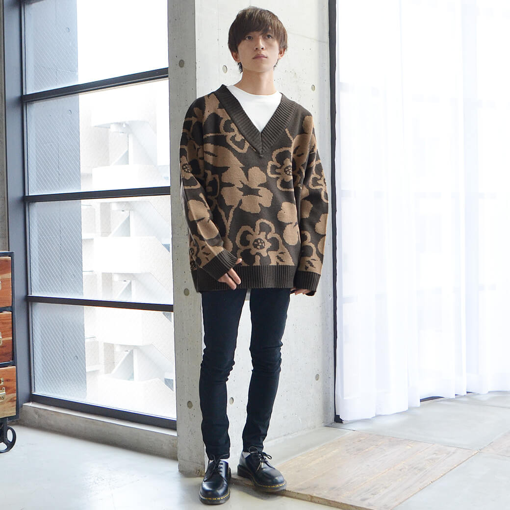 総柄ビッグニット×スキニーパンツ