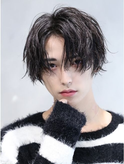 ジェンダーレス男子のメイクやヘアスタイル