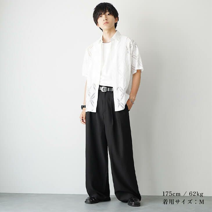 ホワイトレイヤード×ブラックワイドでまとめたクリーンコーディネート