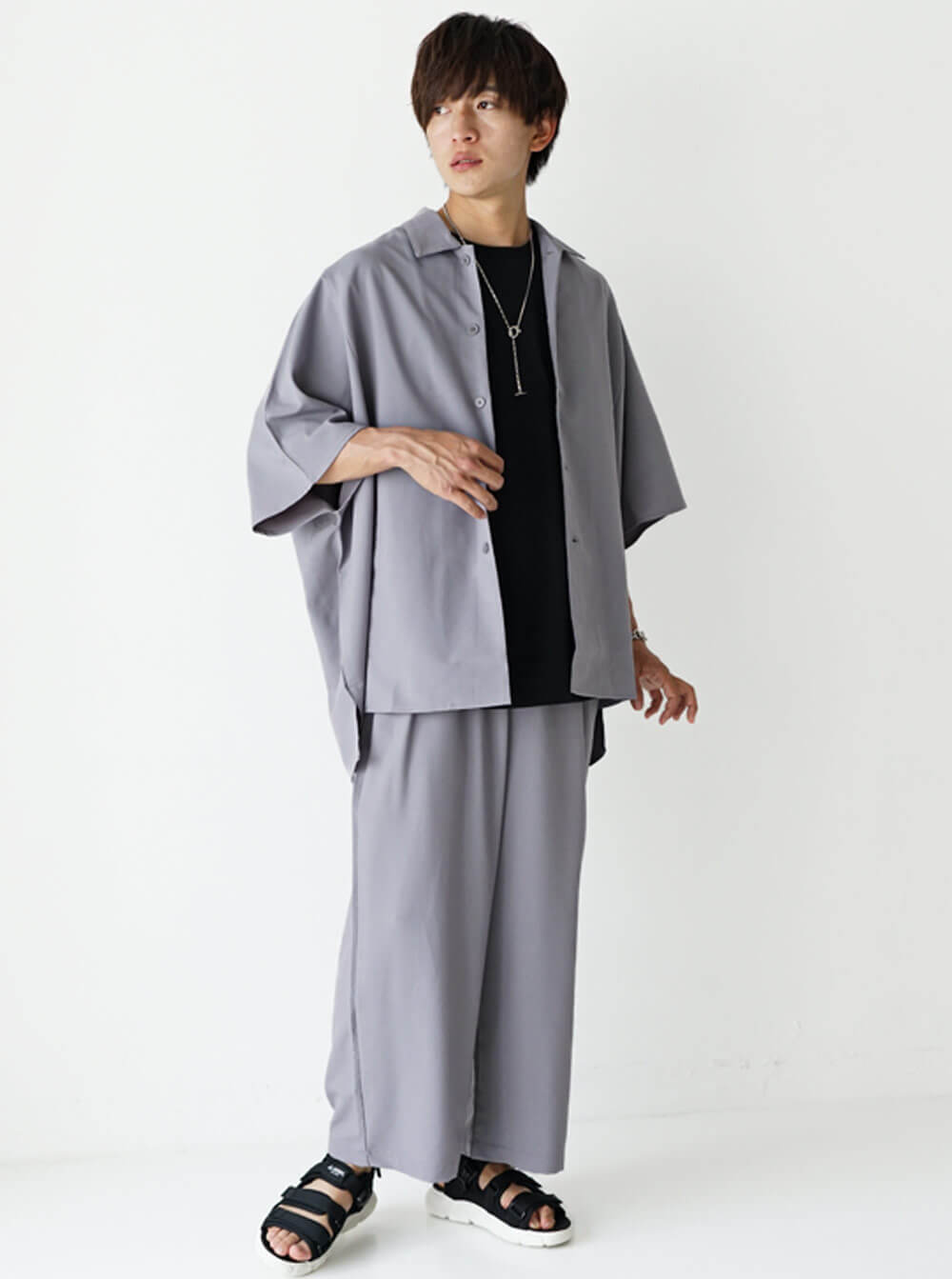 ドルマンシルエットのセットアップコーデ