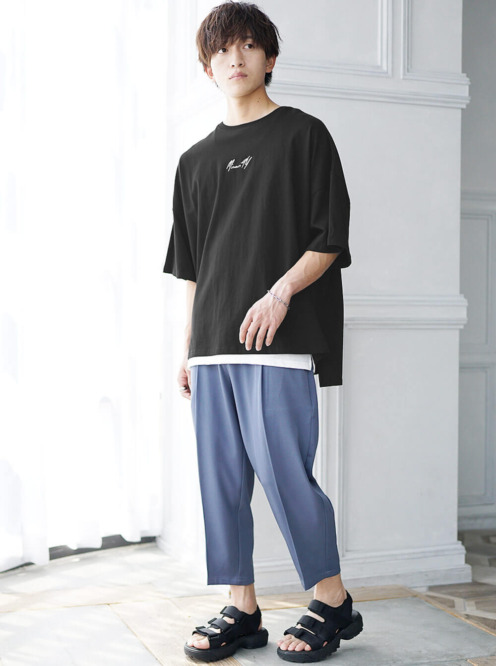 オーバーサイズのロゴTEEコーデ