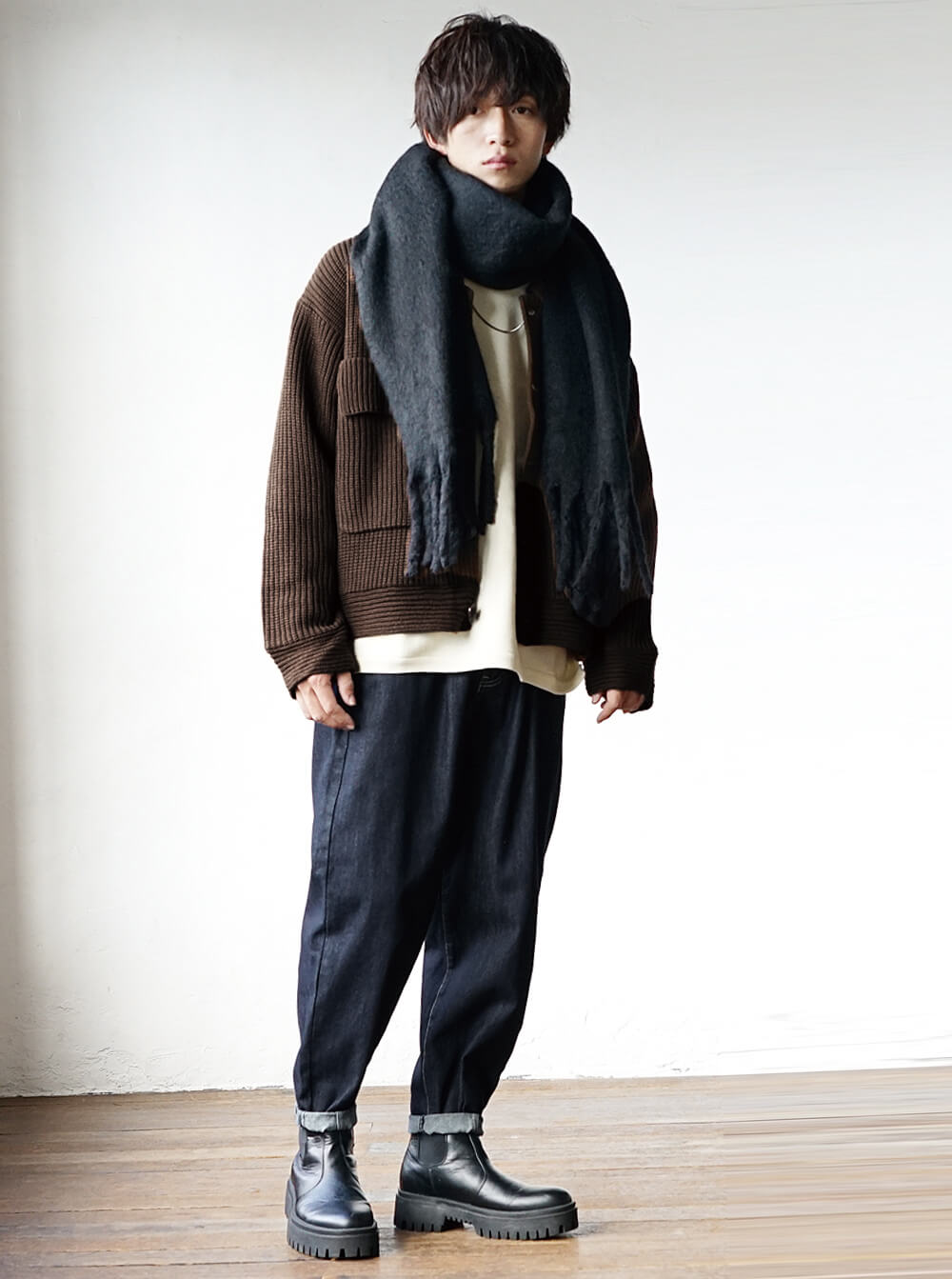 切り替えトップスのリラックスコーデ