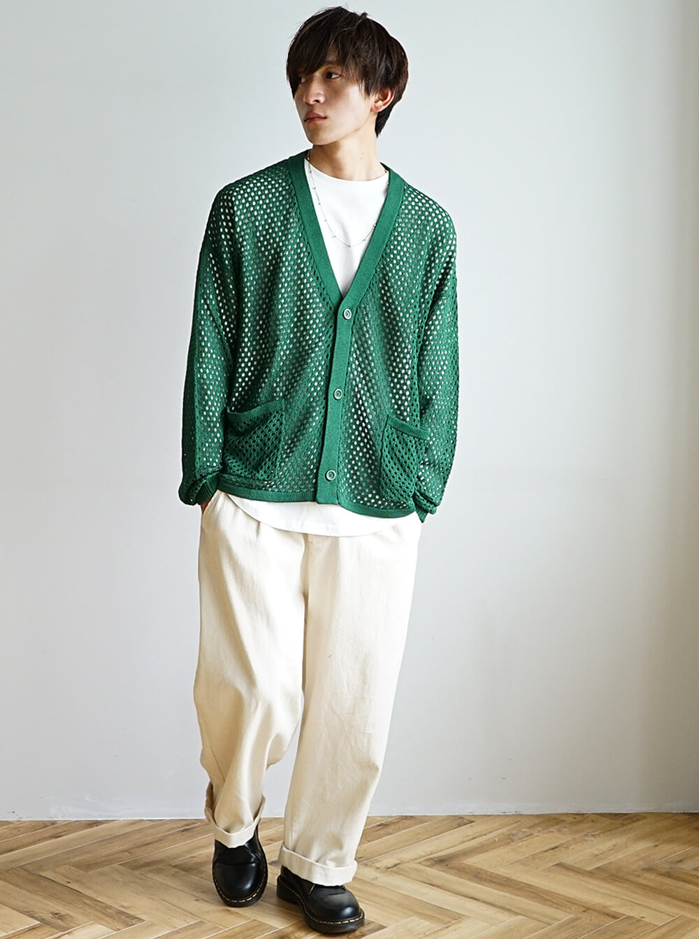 グリーンのカーディガンコーデ