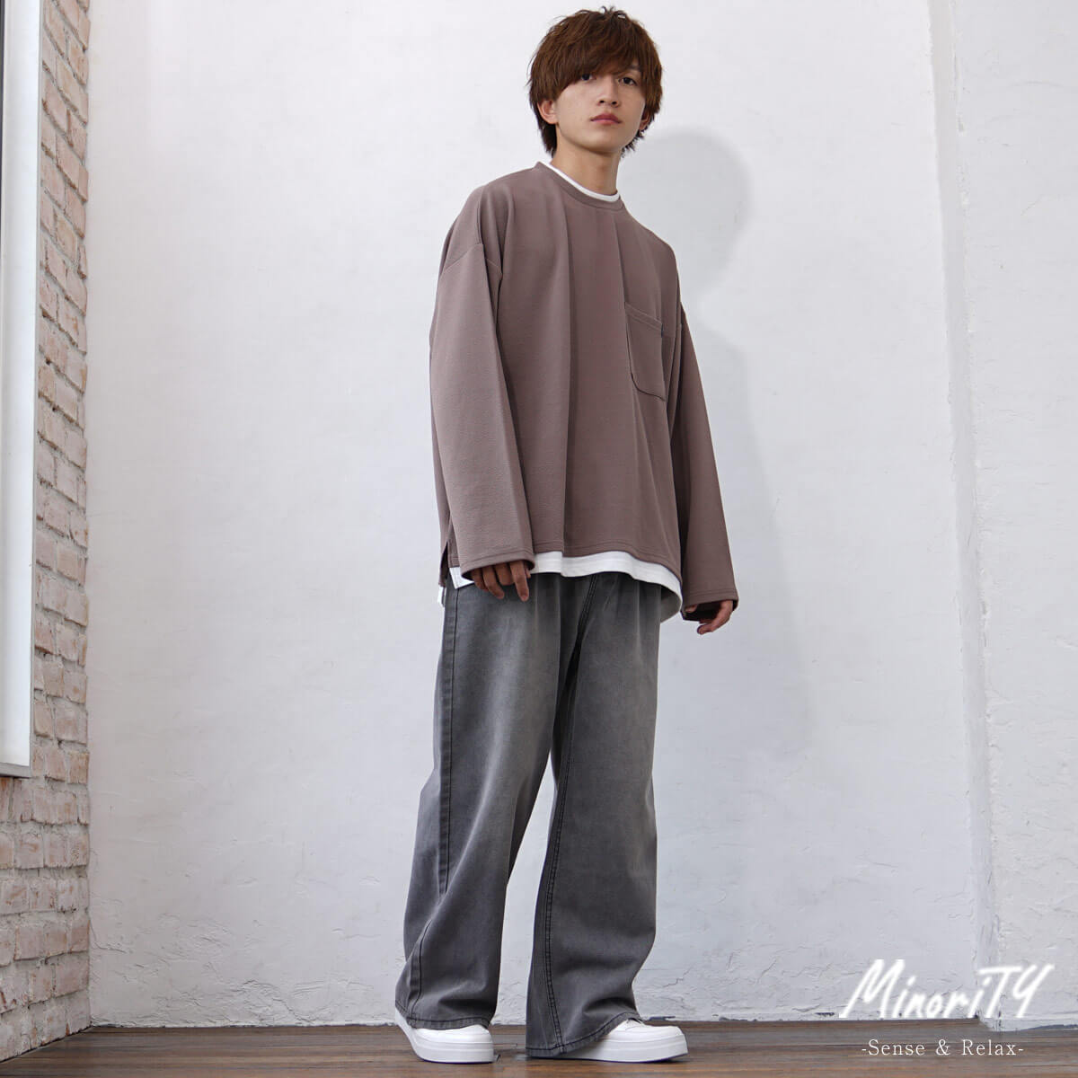 ベージュメンズコーデ