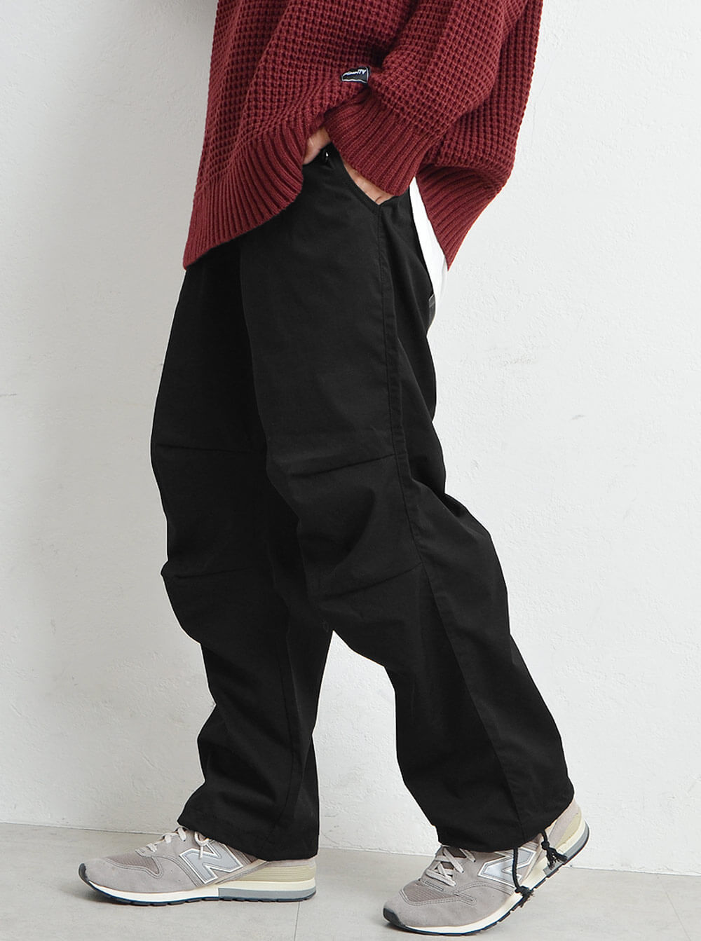 ブラックのスノーカモパンツ