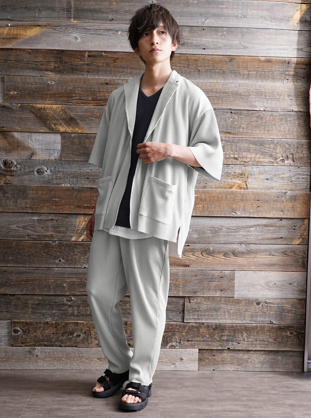 プリーツパンツコーデ