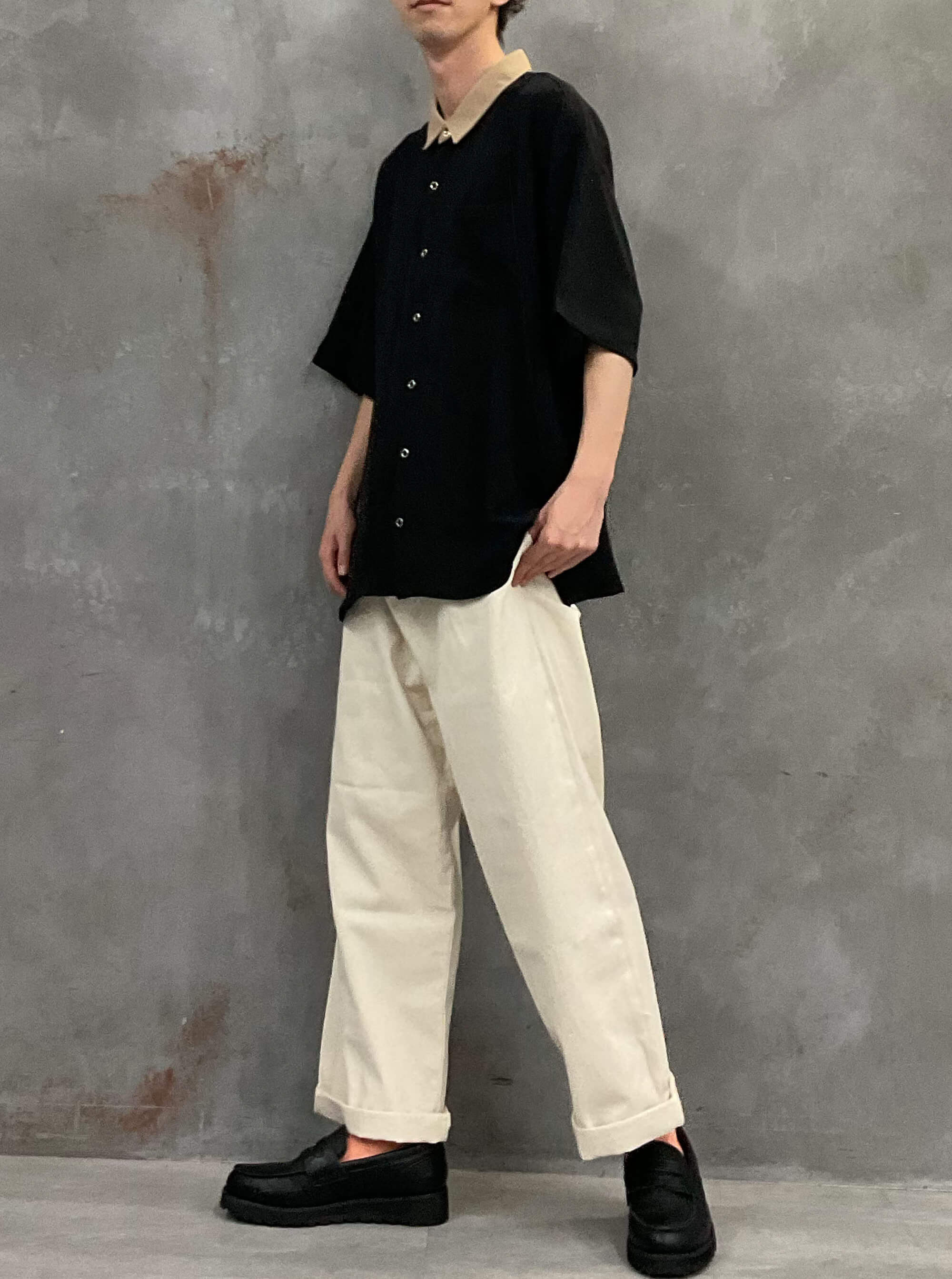 クレリックシャツを合わせたシンプルコーデ