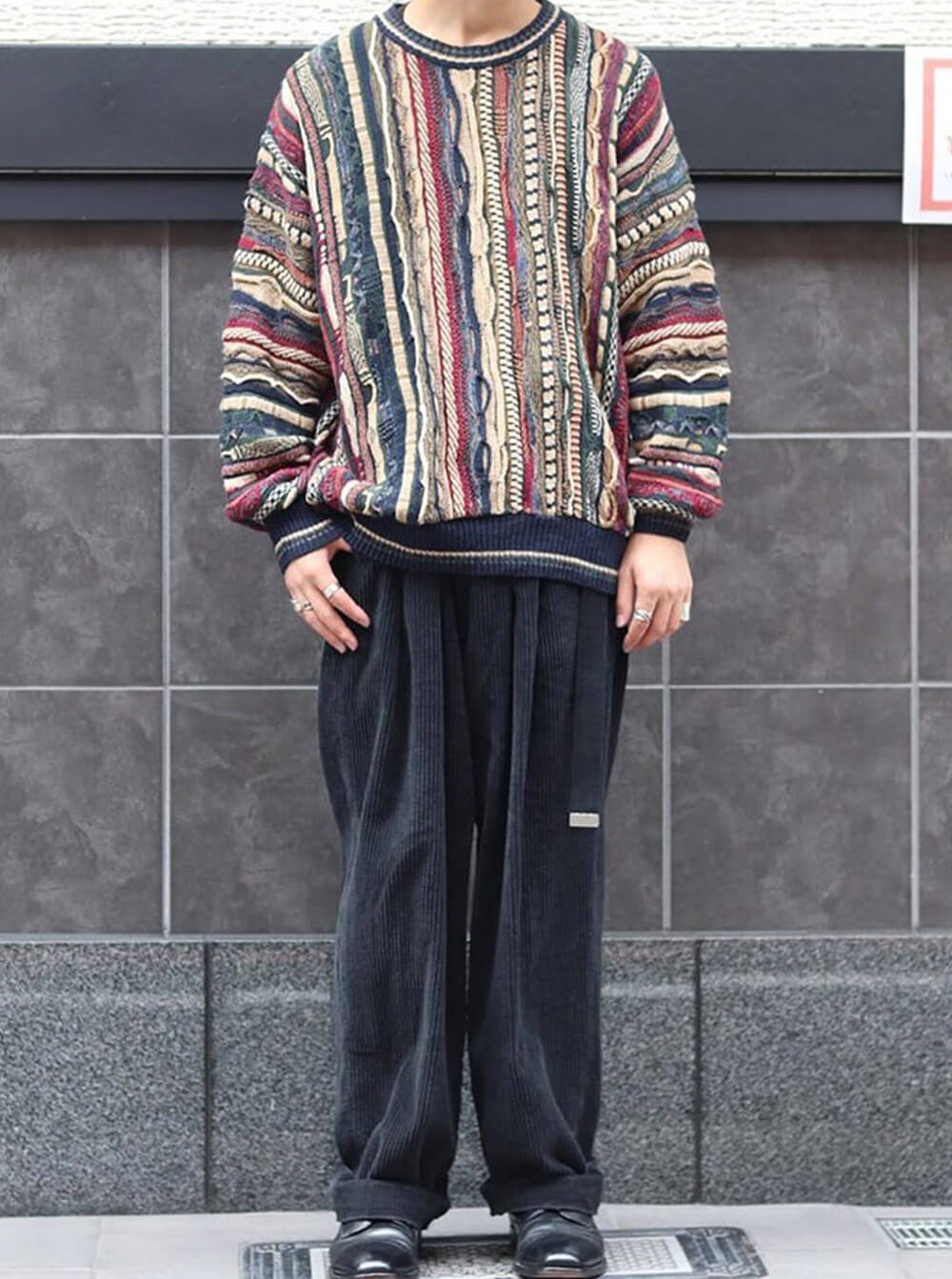 デニムバルーンパンツ×パーカーコーデ