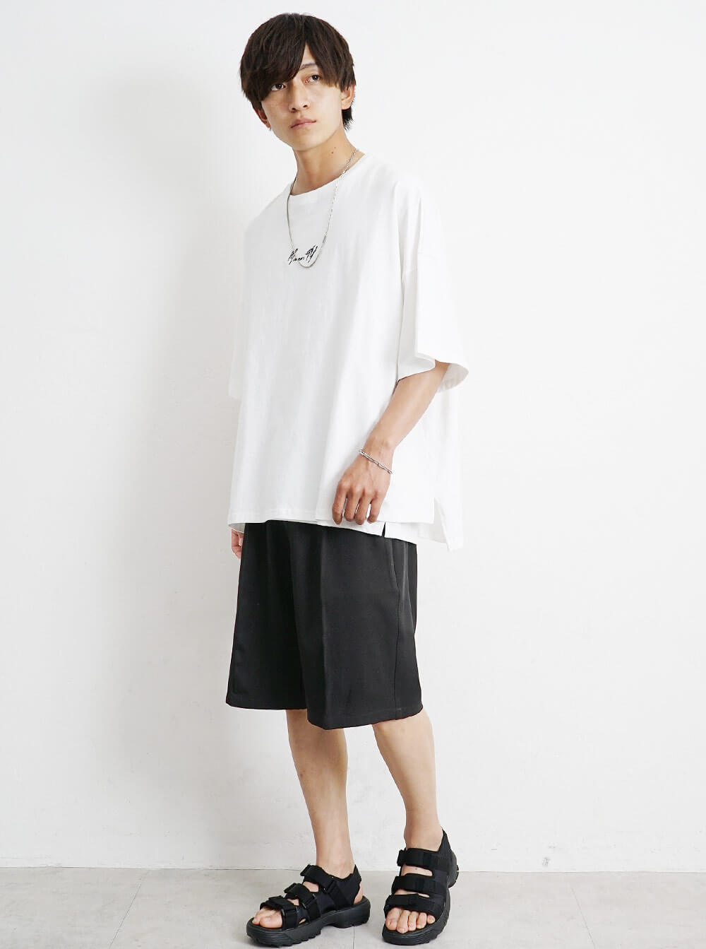 デニムバルーンパンツ×パーカーコーデ