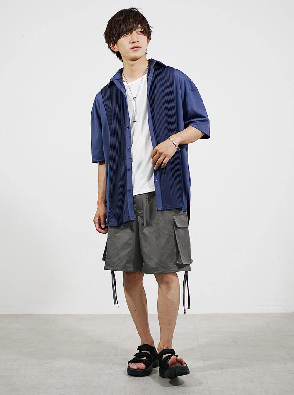 イージーバルーンパンツ×サンダルのコーデ