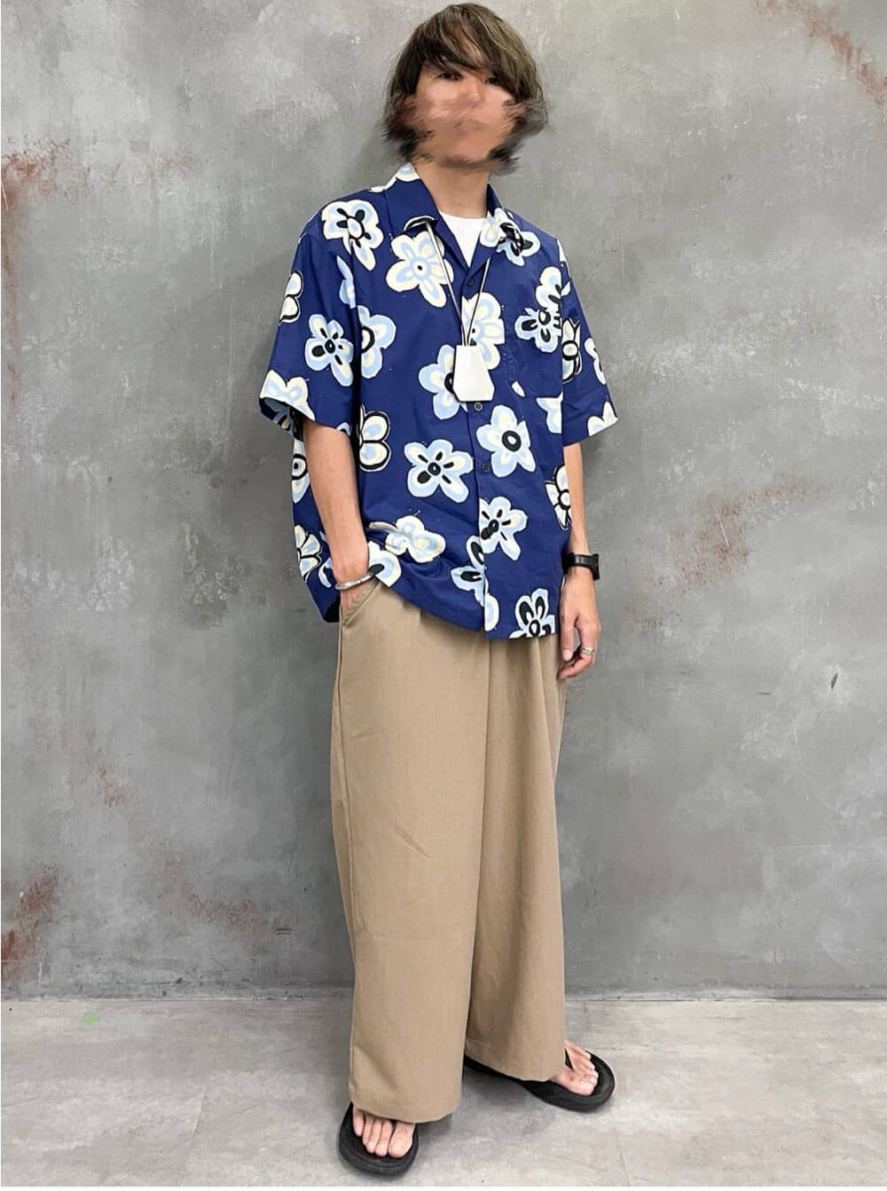 イージーバルーンパンツ×サンダルのコーデ