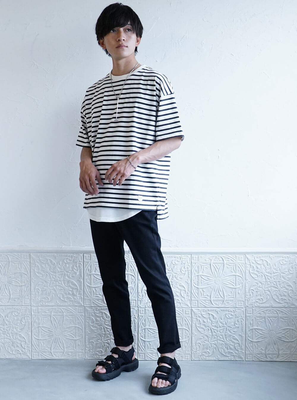 デニムバルーンパンツ×パーカーコーデ