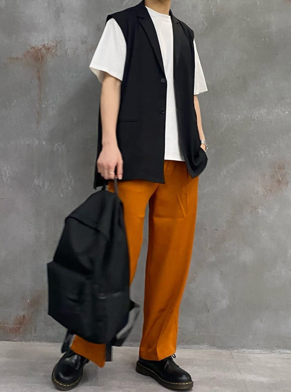 とろみ素材テーラードロングジレを使ったカラースタイル