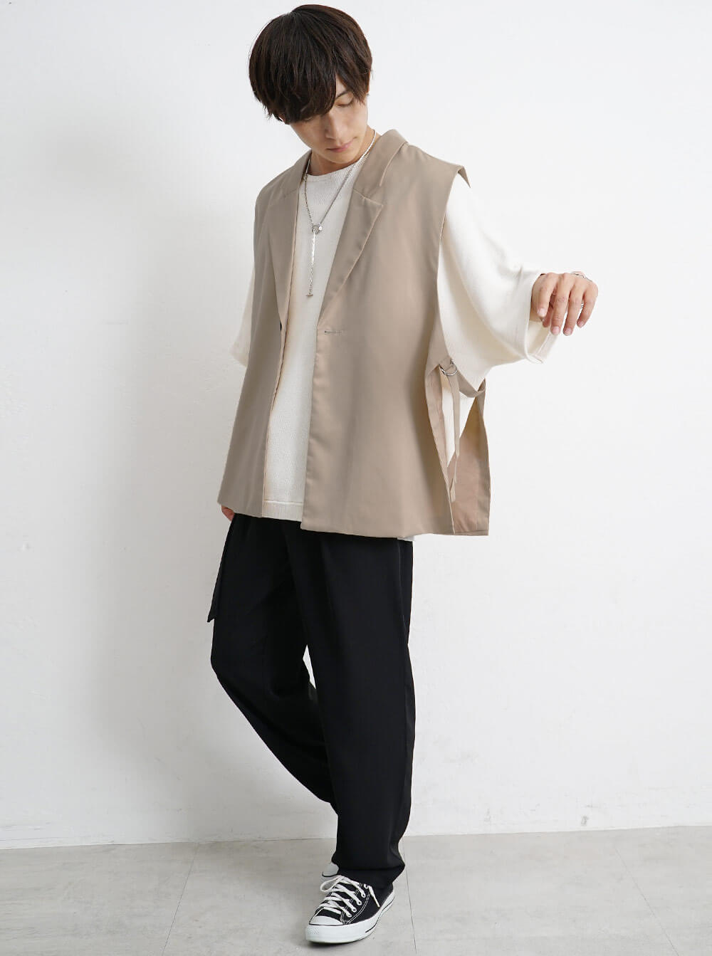 サイドスリットデザインテーラードロングジレを使った柔らかカジュアル