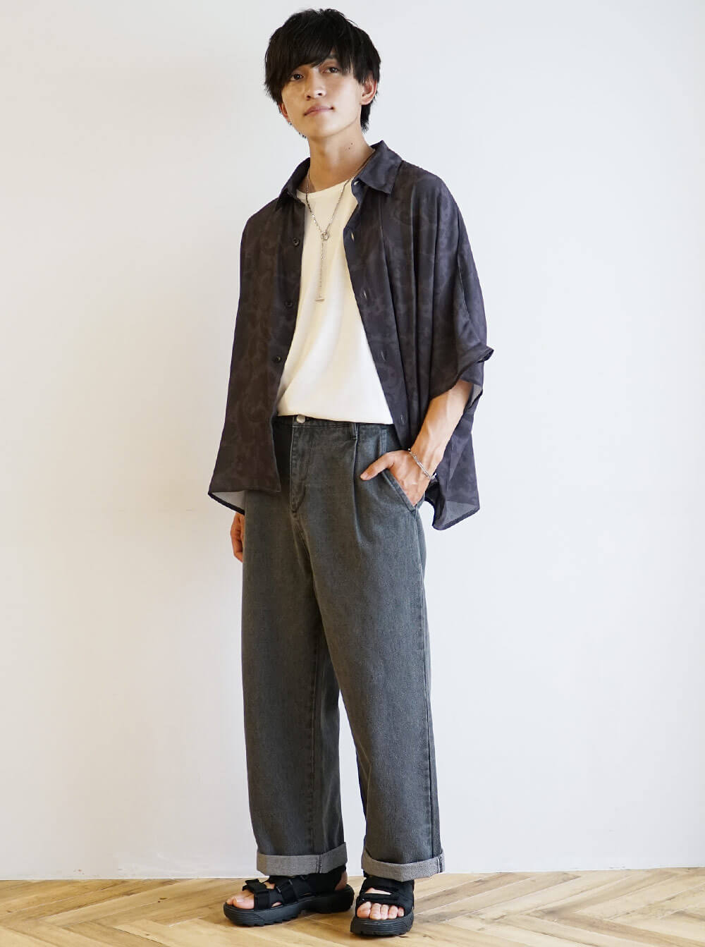 ブラウンペイズリー半袖ドルマンシャツ＋ロールアップワイドグレージンズコーデ