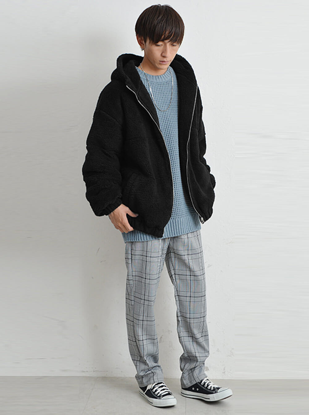 モコモコブルゾン×チェックパンツコーデ