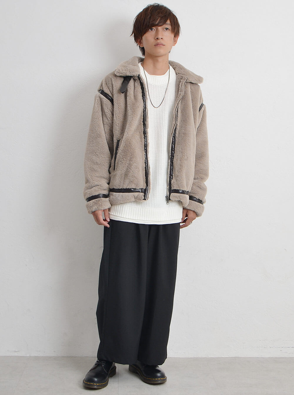 モコモコジャケット×ワイドパンツコーデ