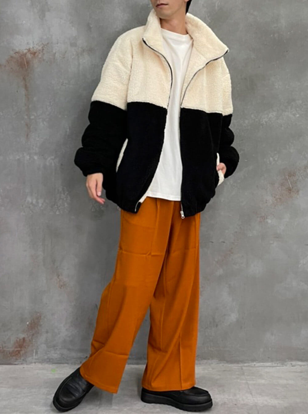 モコモコブルゾン×カラーパンツコーデ