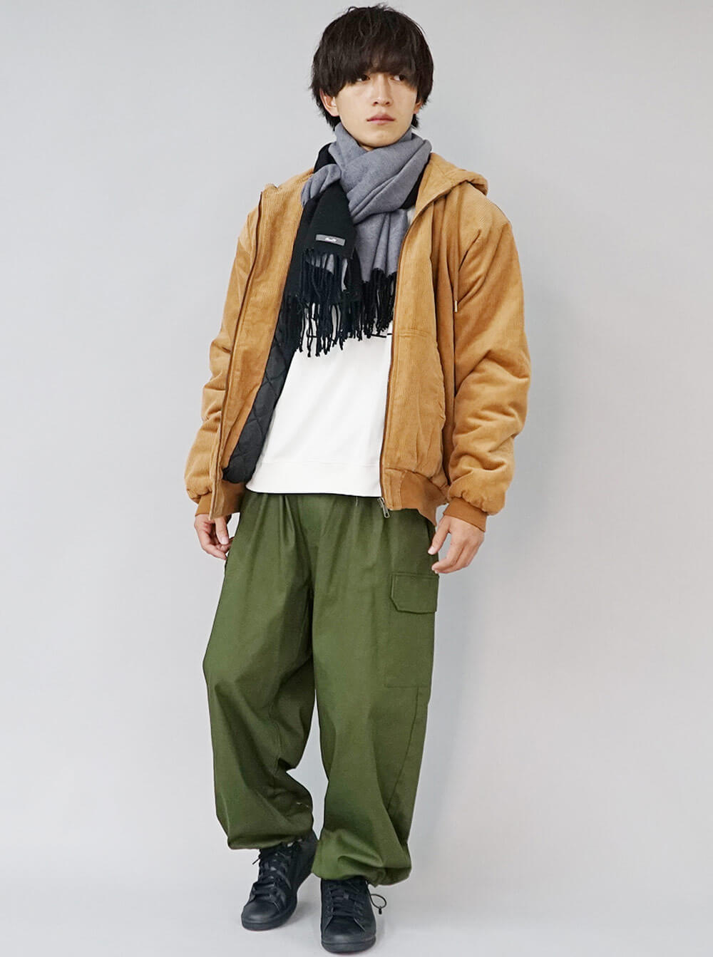 コーデュロイブルゾン×ピッティ巻きのミリタリーコーデ