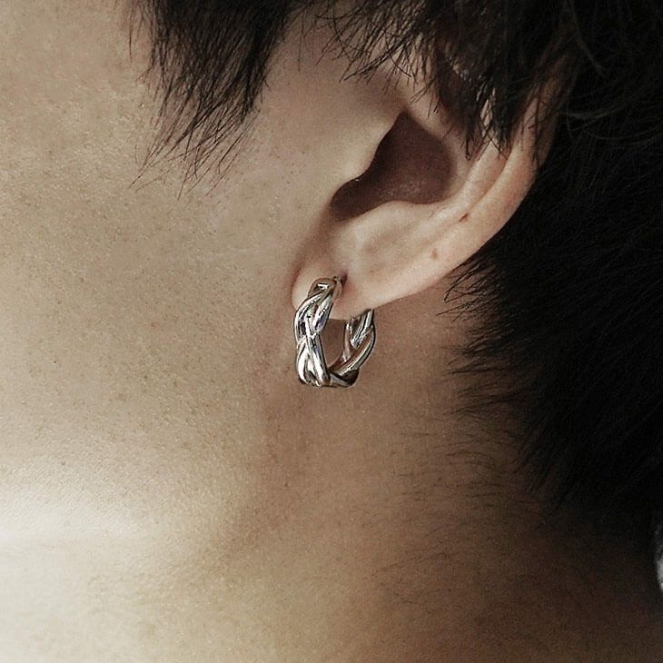 Burberry 片耳ピアス BURBERRY(バーバリー) EDK STUD EARRINGS真鍮 ロゴ入り ピアス